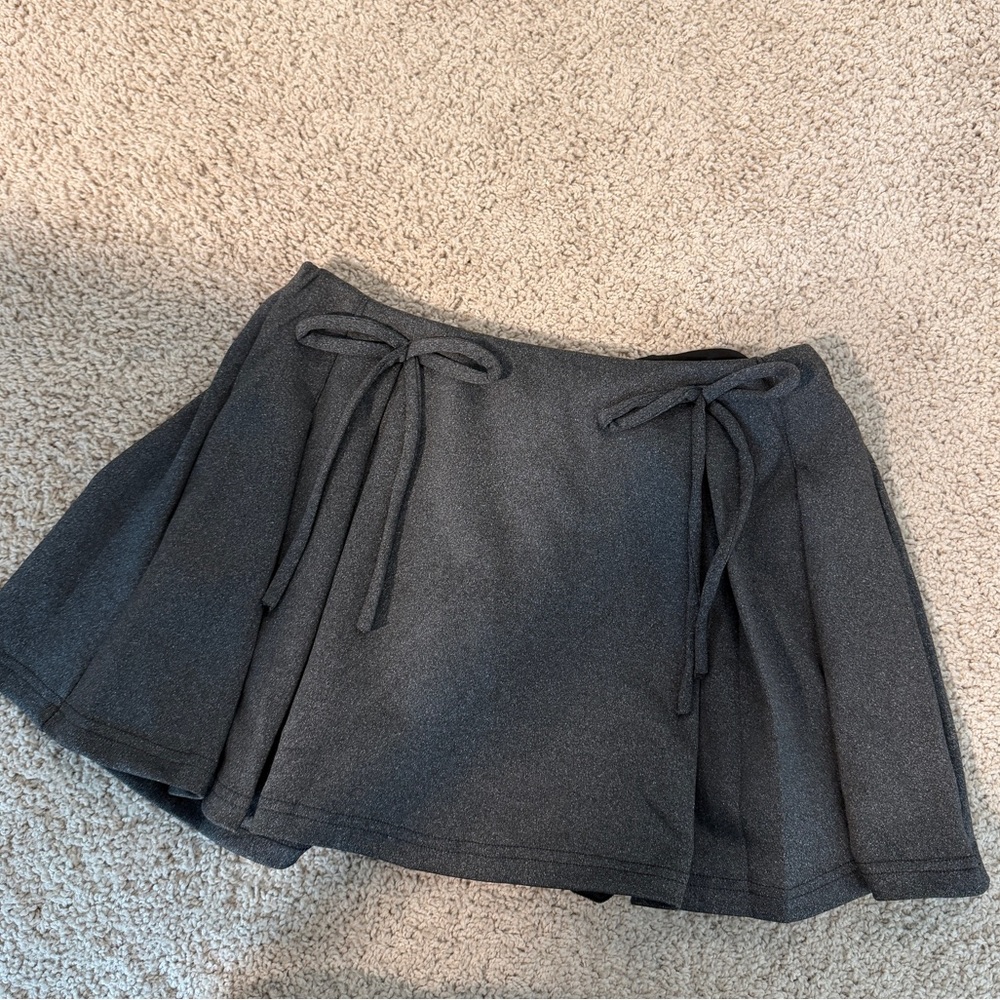 Chic Black Mini Skirt/shorts with Bow Accents